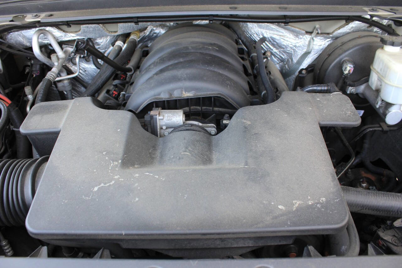 Used 2017 Chevrolet Suburban LT image 26