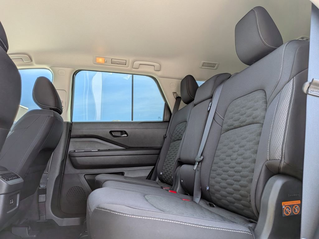 Used 2024 Nissan Pathfinder SV image 25