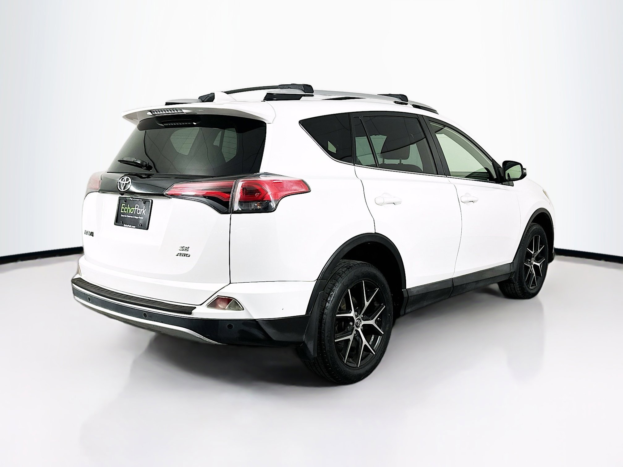 Used 2016 Toyota RAV4 SE image 9