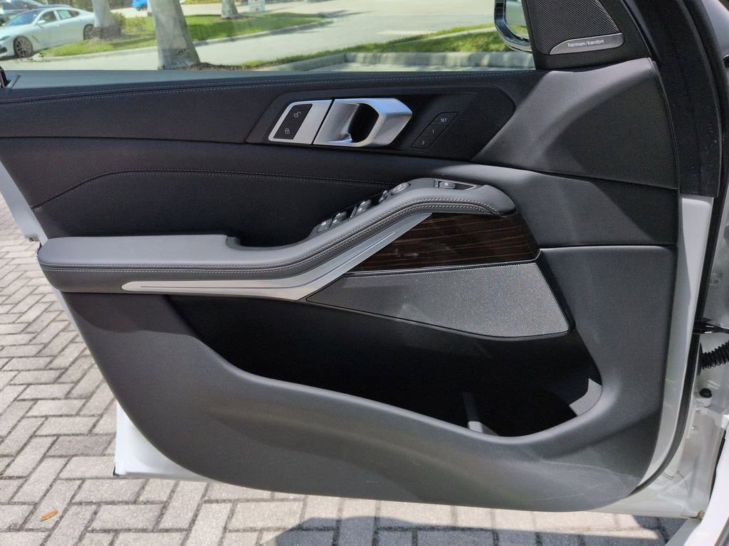 New 2026 BMW X5 xDrive40i w/ M Sport Package AWD/4WD image 31