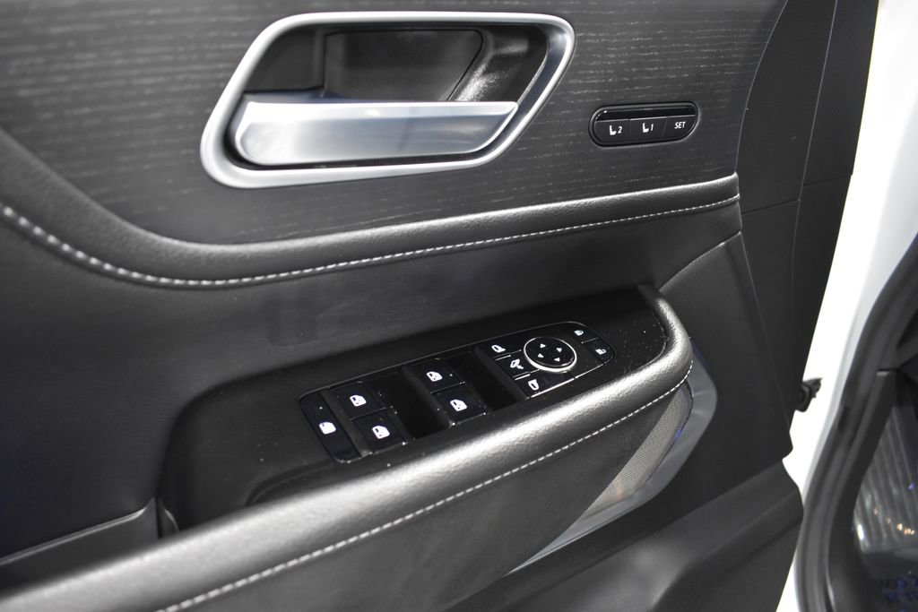 Used 2025 INFINITI QX80 Sensory AWD/4WD image 19