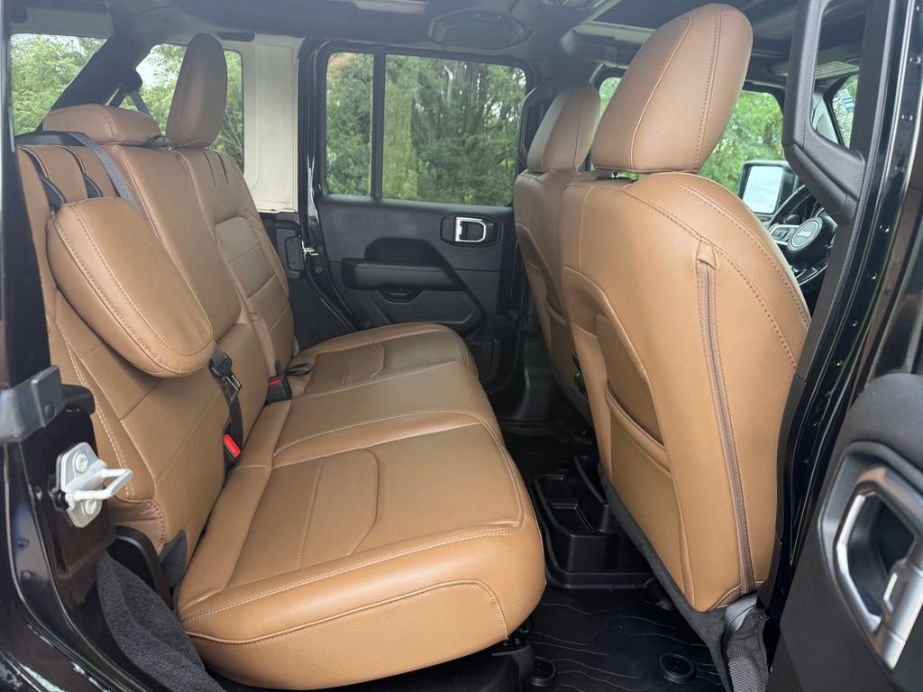 Used 2023 Jeep Wrangler Unlimited Sahara w/ Cold Weather Group AWD/4WD image 17
