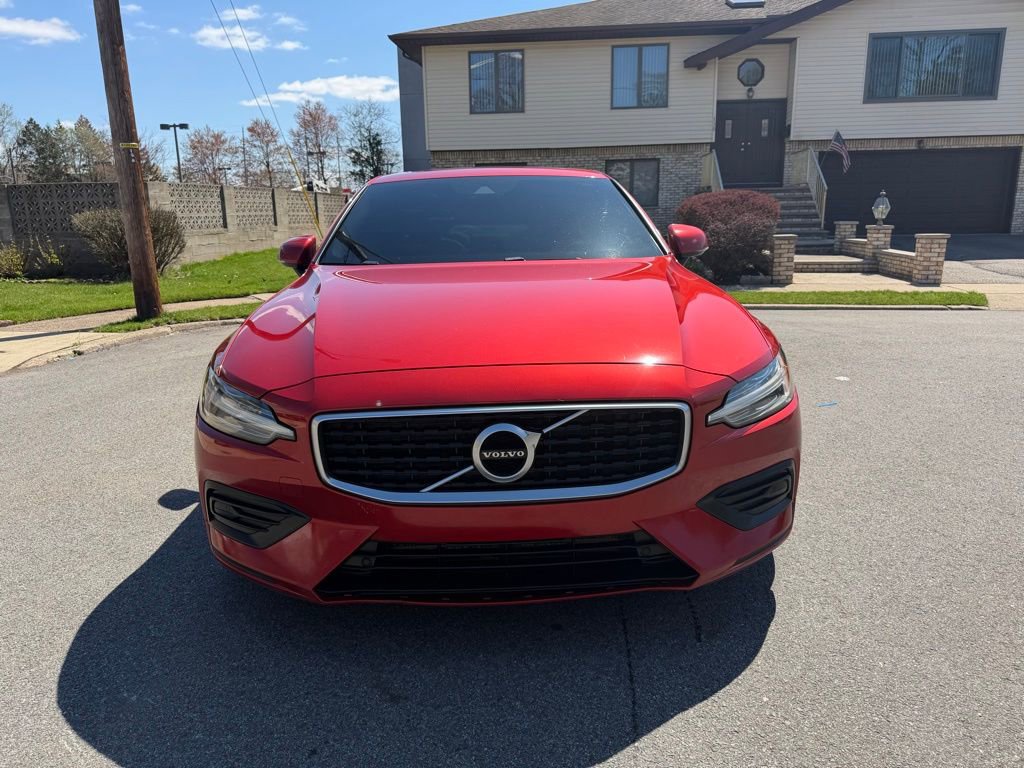 Used 2019 Volvo S60 T6 Momentum w/ Premium Package image 2