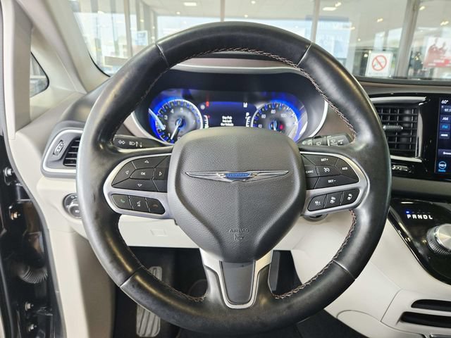 Used 2019 Chrysler Pacifica Touring Plus w/ Advanced Safetytec Group FWD image 17