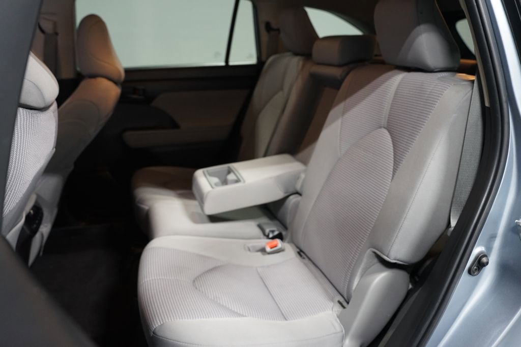 Certified 2024 Toyota Highlander LE image 29