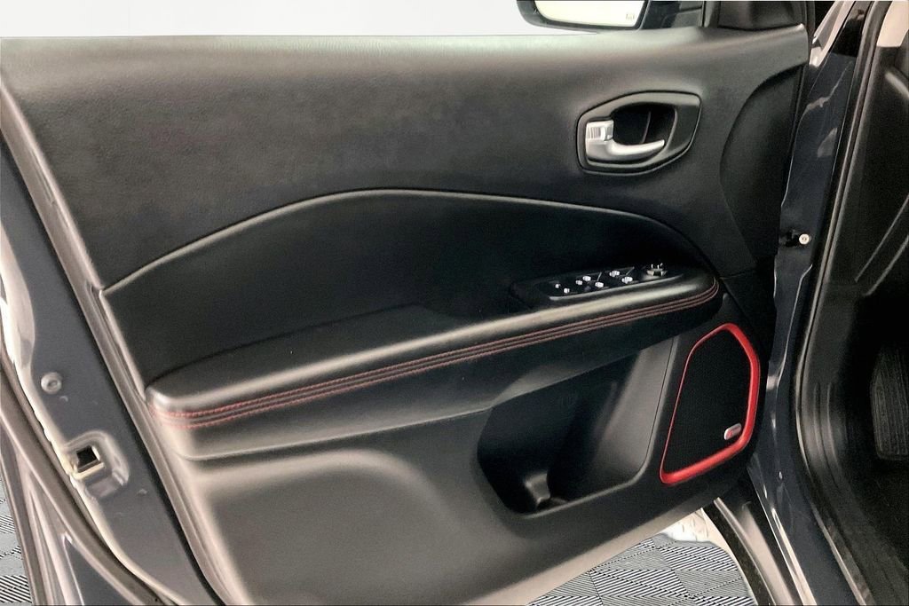 Used 2018 Jeep Compass Trailhawk w/ Leather Interior Group AWD/4WD image 18
