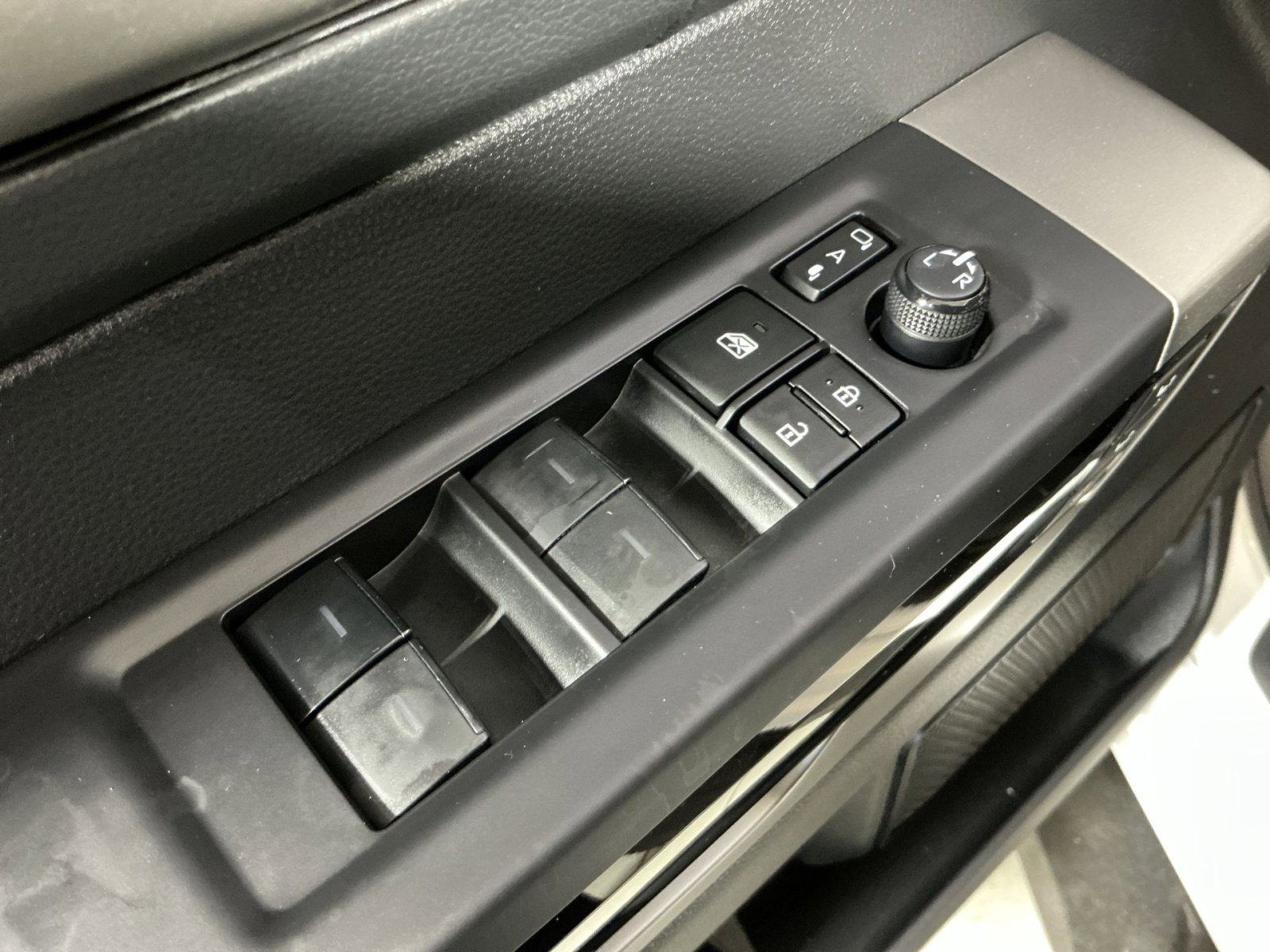 Used 2024 Toyota Tundra Limited image 23