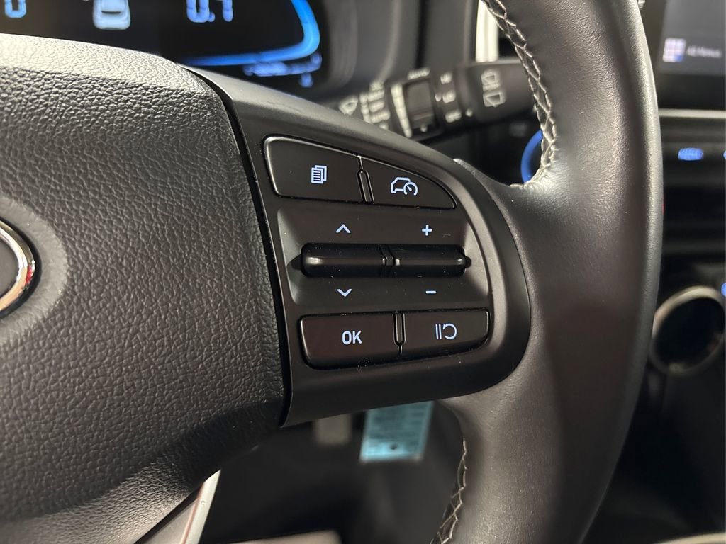 Used 2023 Hyundai Venue SEL w/ Cargo Package image 29