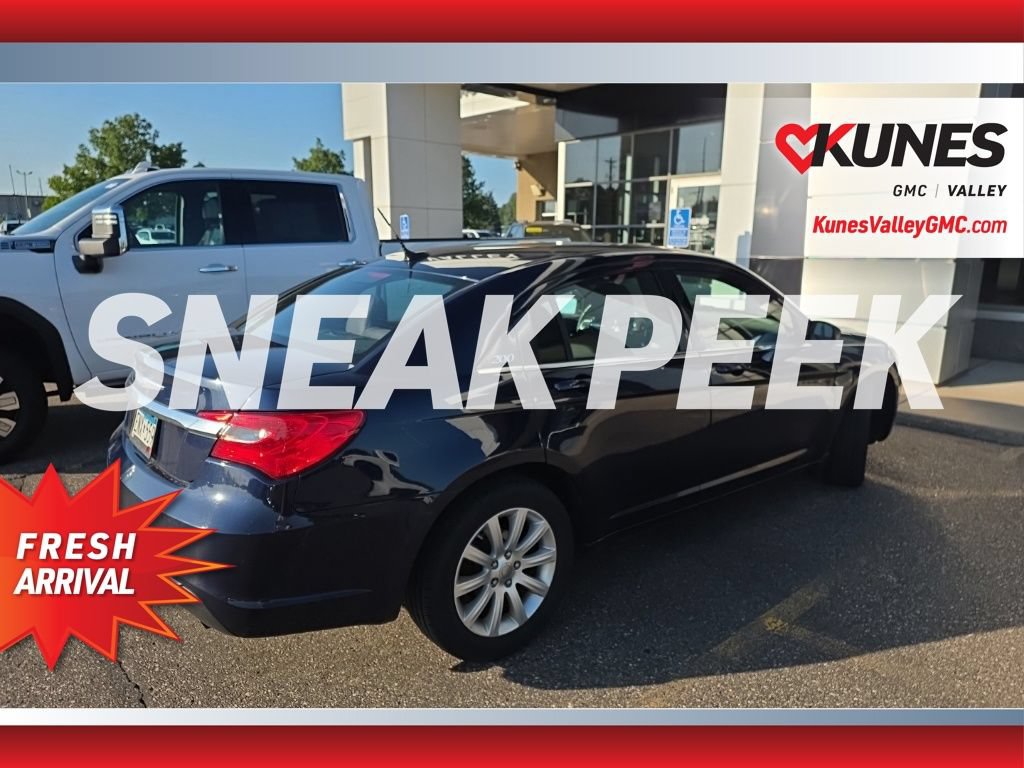Used 2013 Chrysler 200 Touring FWD image 7