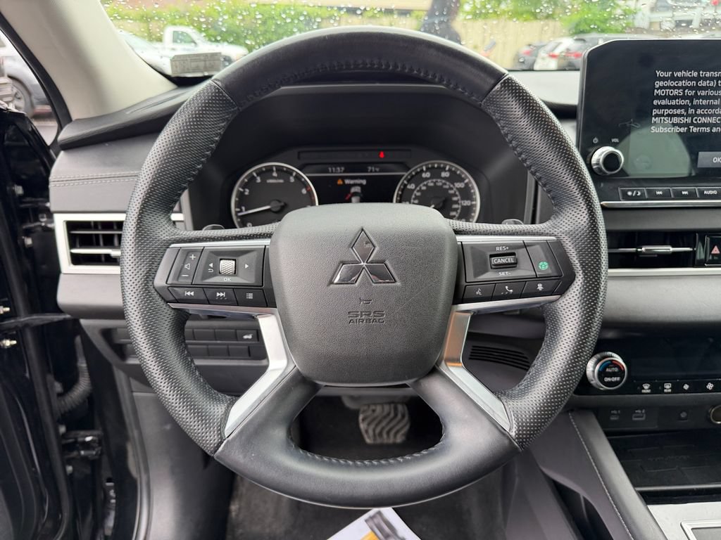 Used 2023 Mitsubishi Outlander SE AWD/4WD image 15