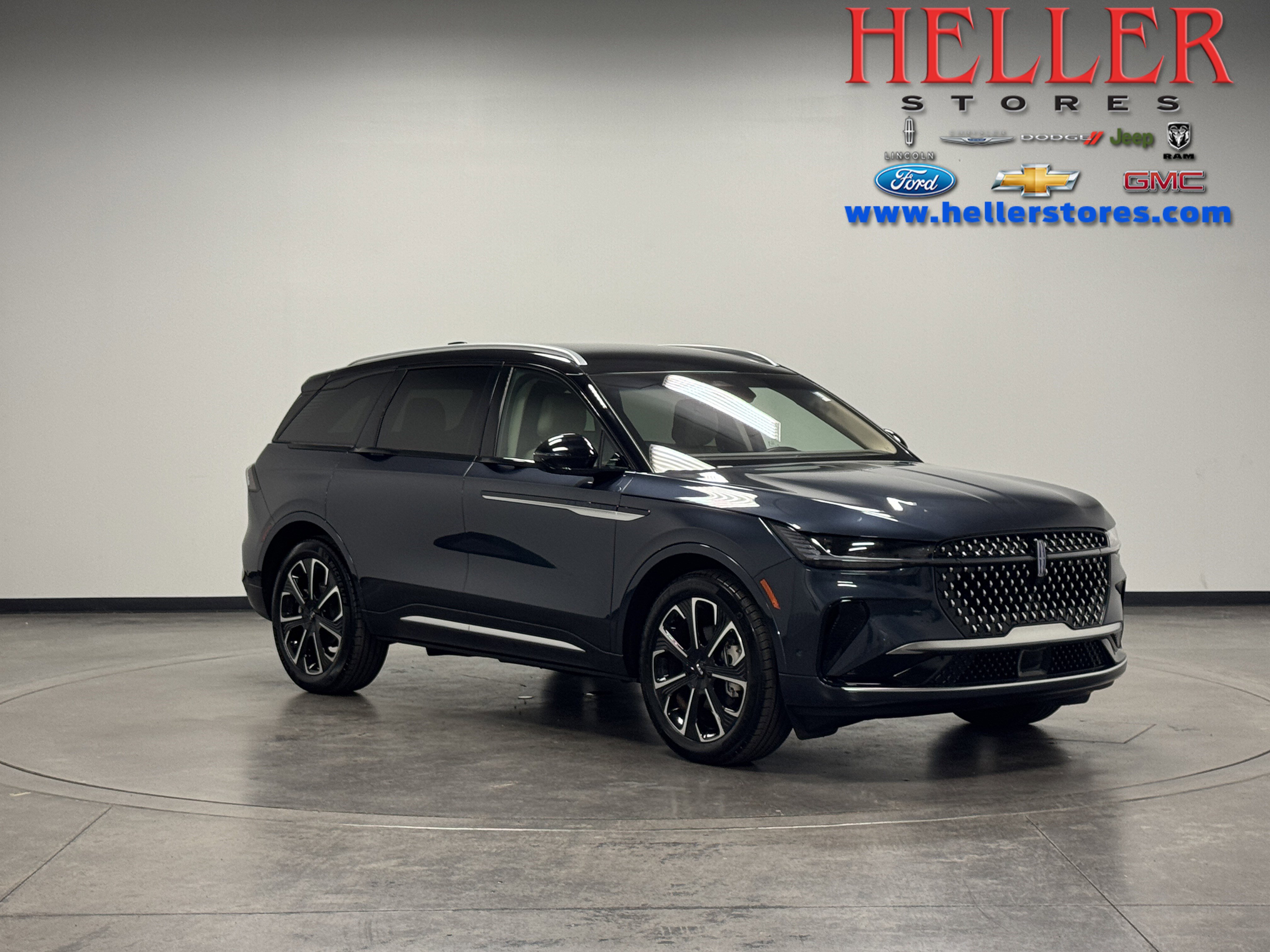 Used 2024 Lincoln Nautilus Reserve image 1