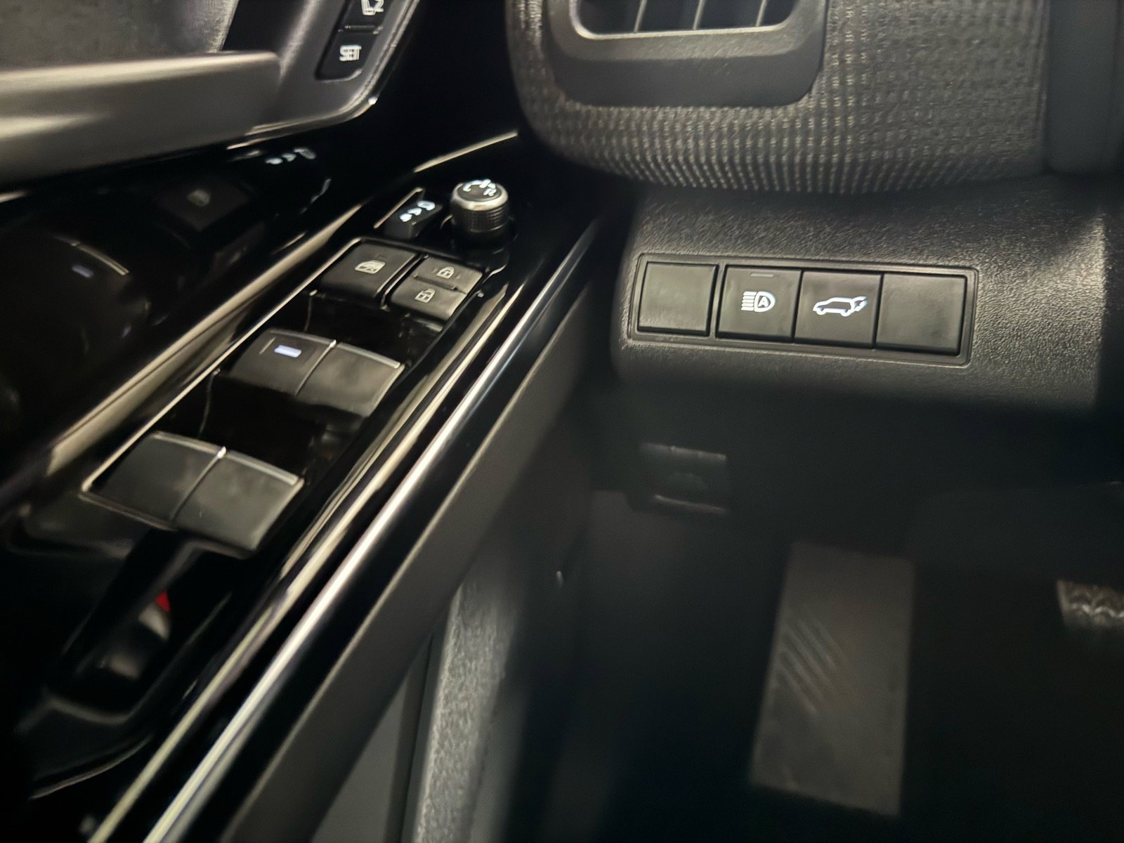 Certified 2023 Subaru Solterra AWD image 32