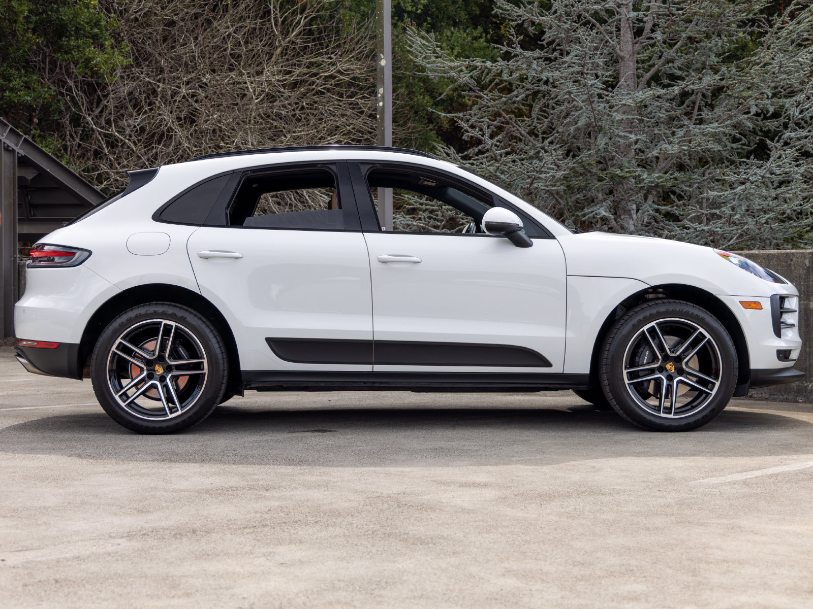 Certified 2021 Porsche Macan AWD/4WD image 12