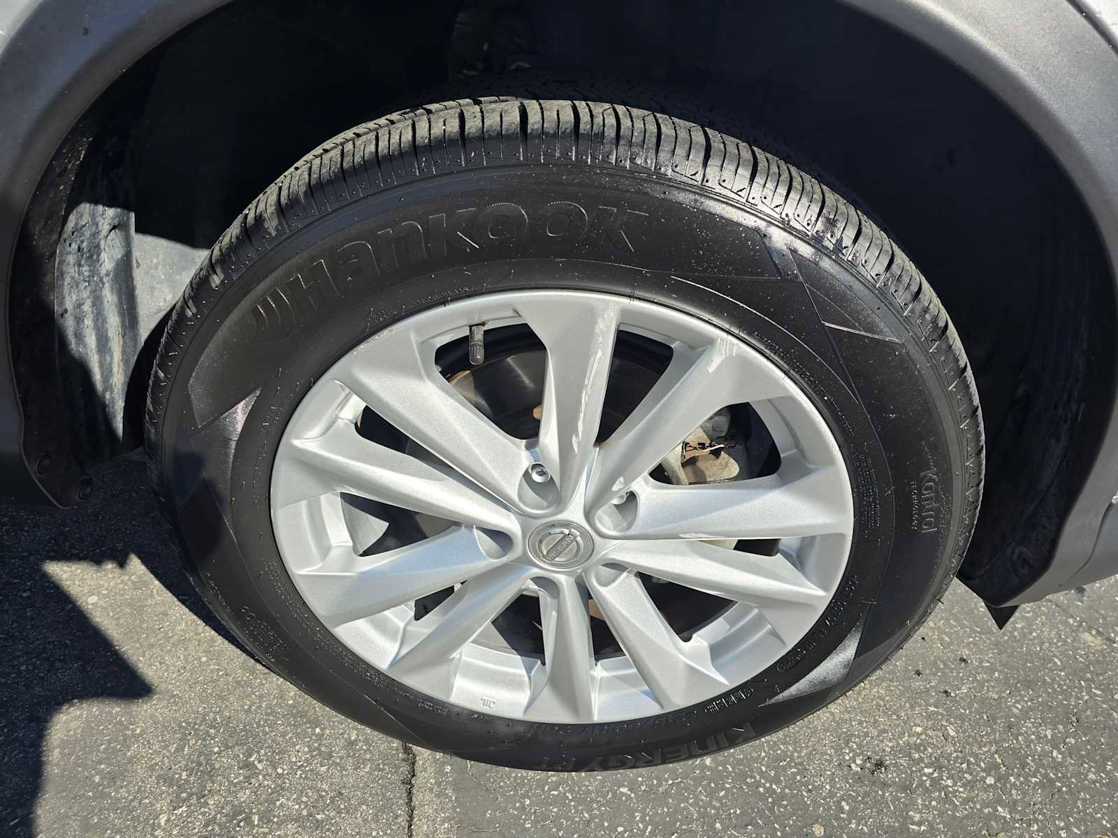 Used 2018 Nissan Rogue Sport SV image 9