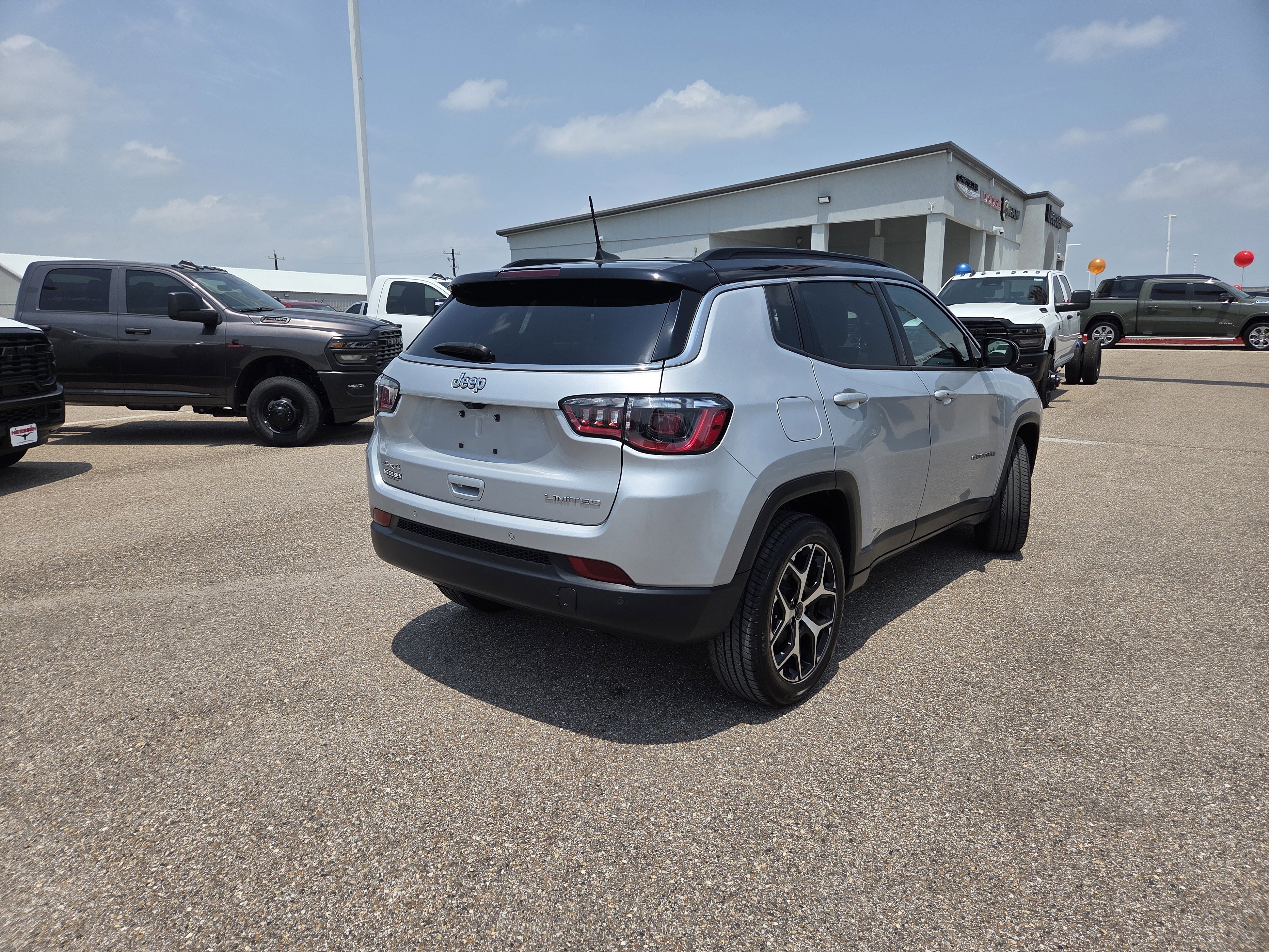 Used 2025 Jeep Compass Limited AWD/4WD image 7