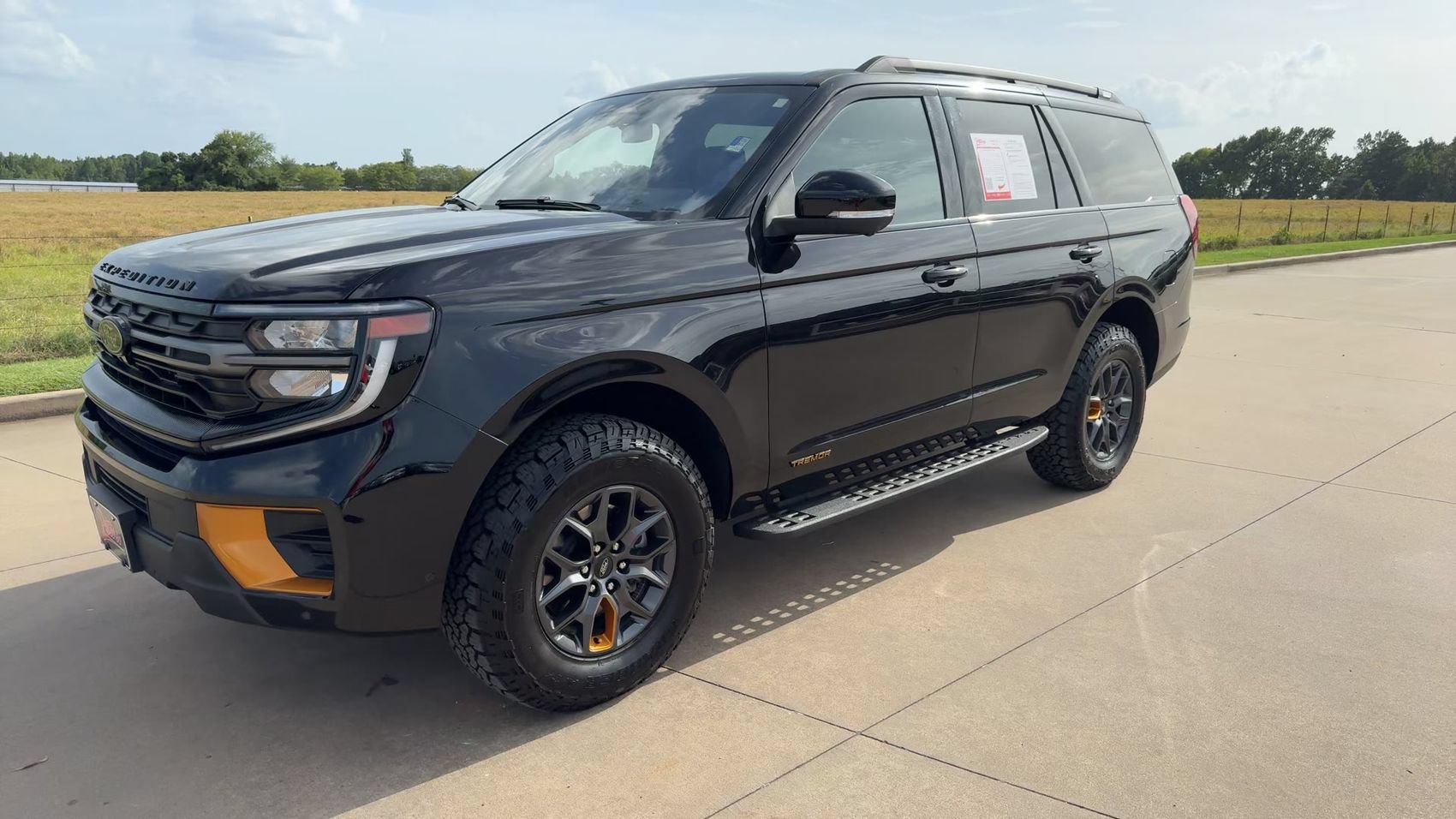 Used 2025 Ford Expedition Tremor AWD/4WD image 5