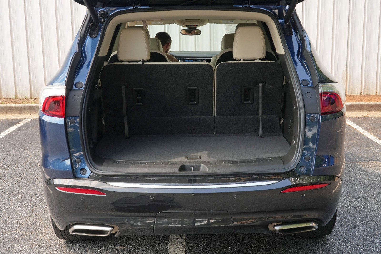 Used 2023 Buick Enclave Essence w/ Experience Buick Package FWD image 9