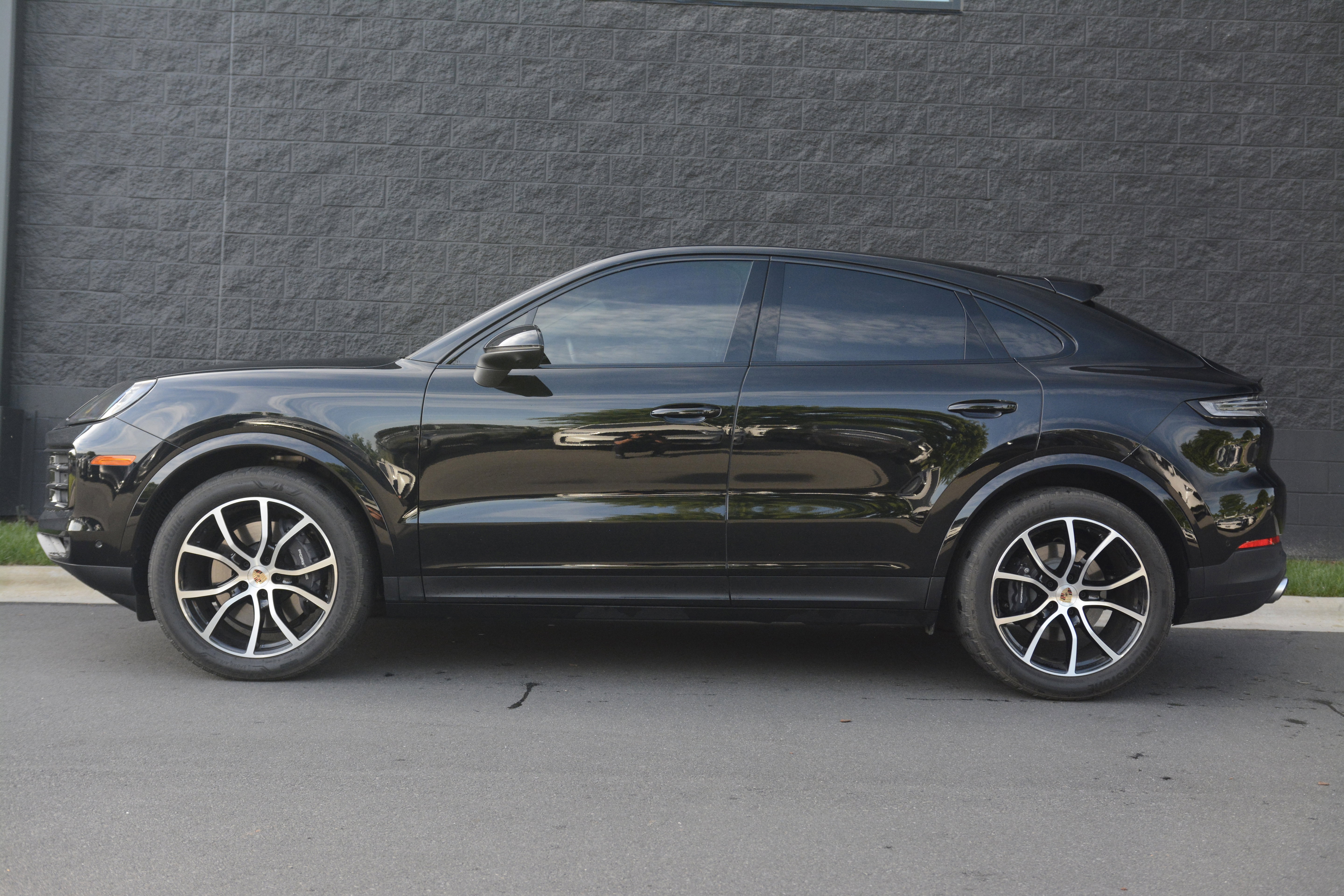 Certified 2025 Porsche Cayenne Coupe image 2