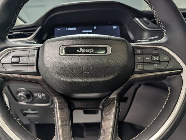 Used 2023 Jeep Grand Cherokee L Limited AWD/4WD image 20