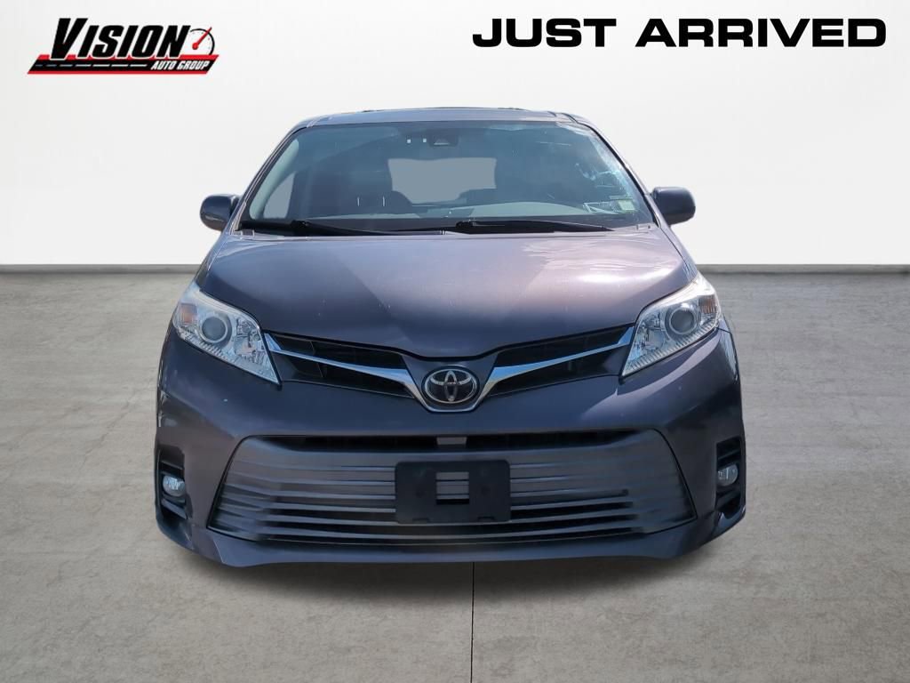 Used 2019 Toyota Sienna XLE w/ XLE Navigation Package FWD image 8