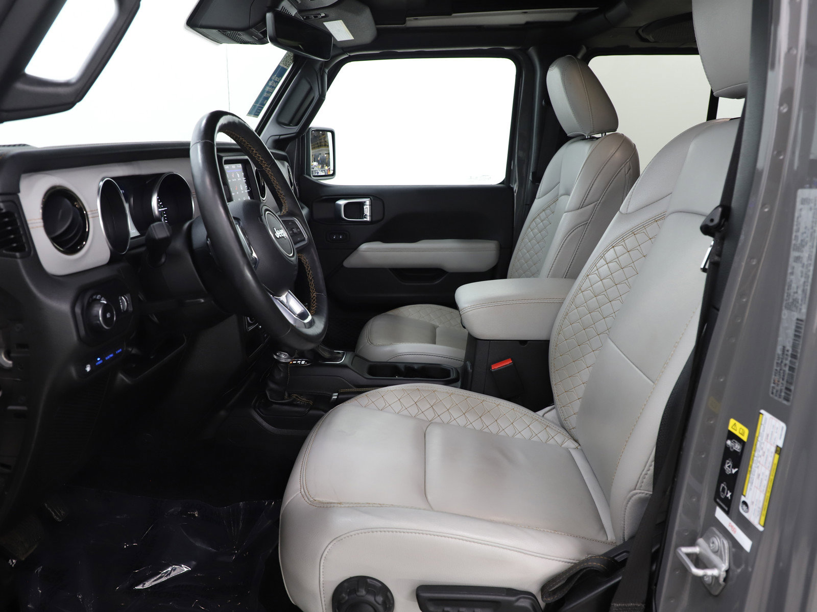 Used 2023 Jeep Wrangler Unlimited Sahara AWD/4WD image 22