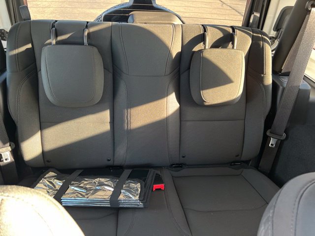 Used 2018 Jeep Wrangler Sport AWD/4WD image 35
