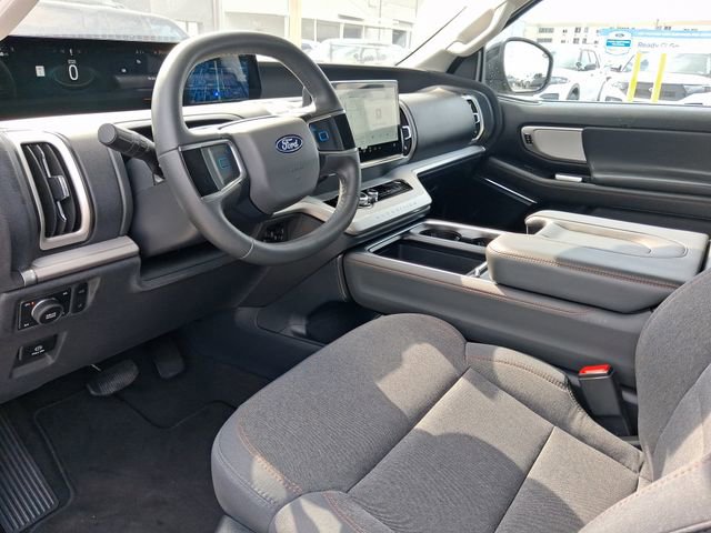 Used 2025 Ford Expedition Active image 11