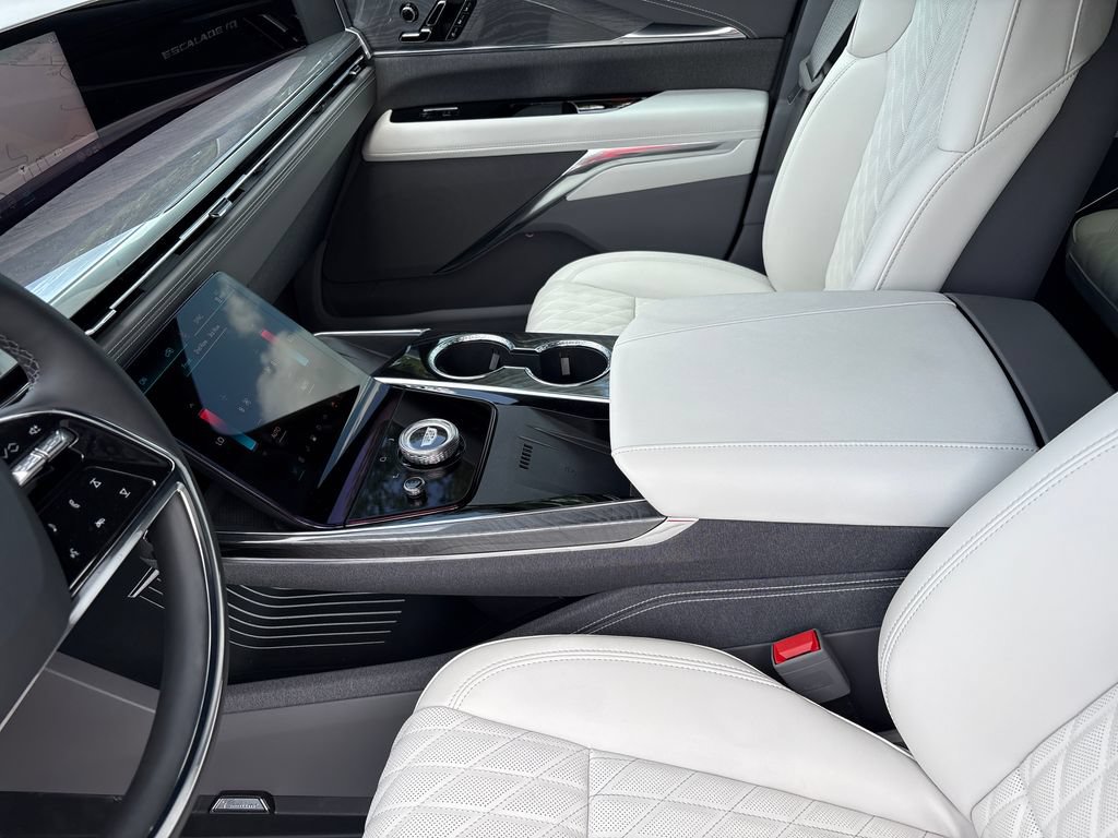New 2026 Cadillac Escalade IQ Sport 1 w/ LPO, Floor Liner Package AWD/4WD image 45