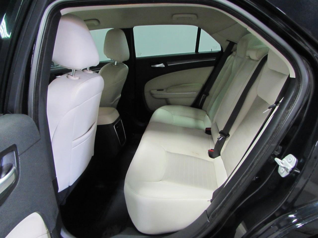 Used 2020 Chrysler 300 Touring image 15