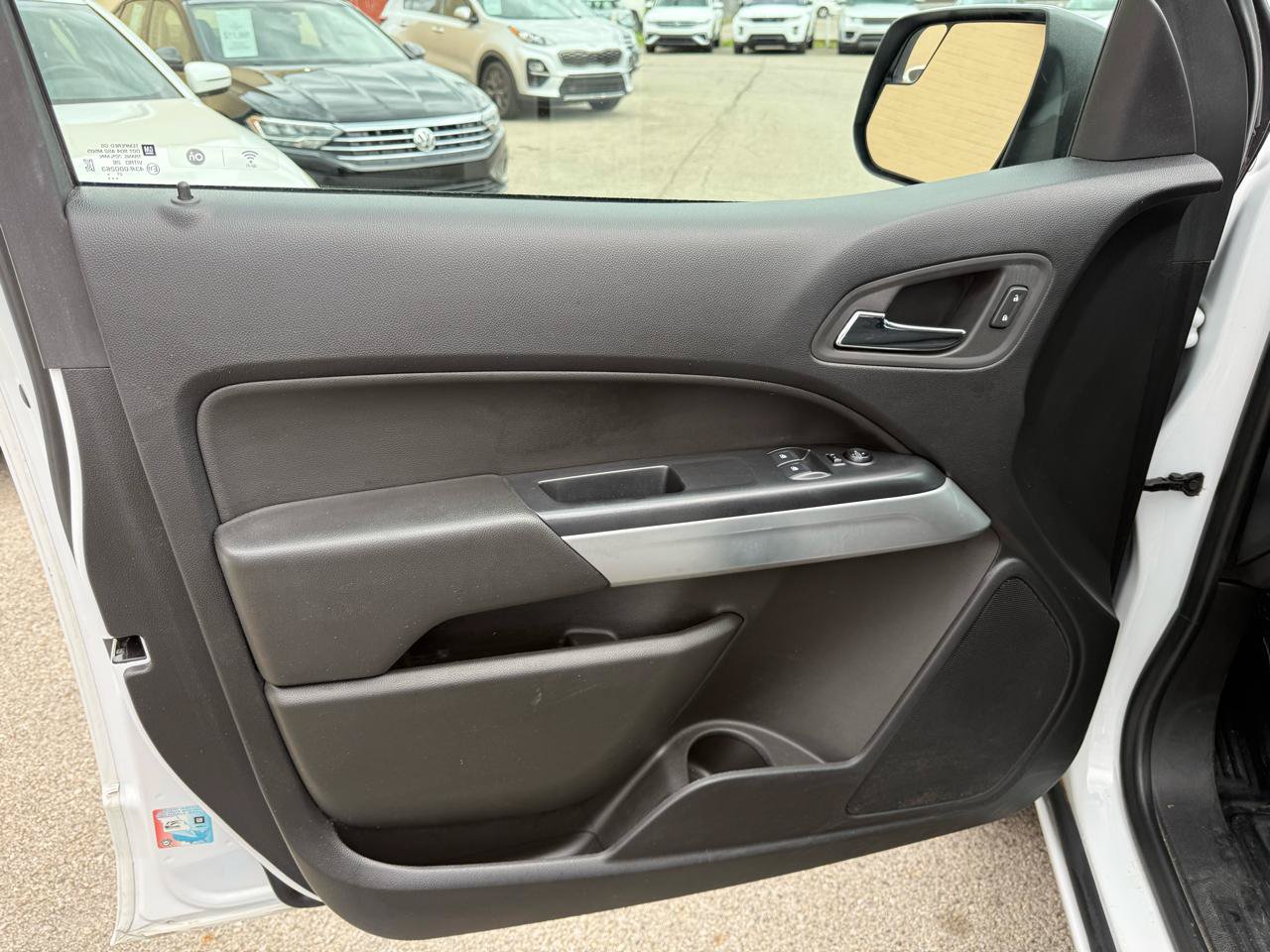 Used 2022 Chevrolet Colorado LT w/ Fleet Safety Package RWD image 26