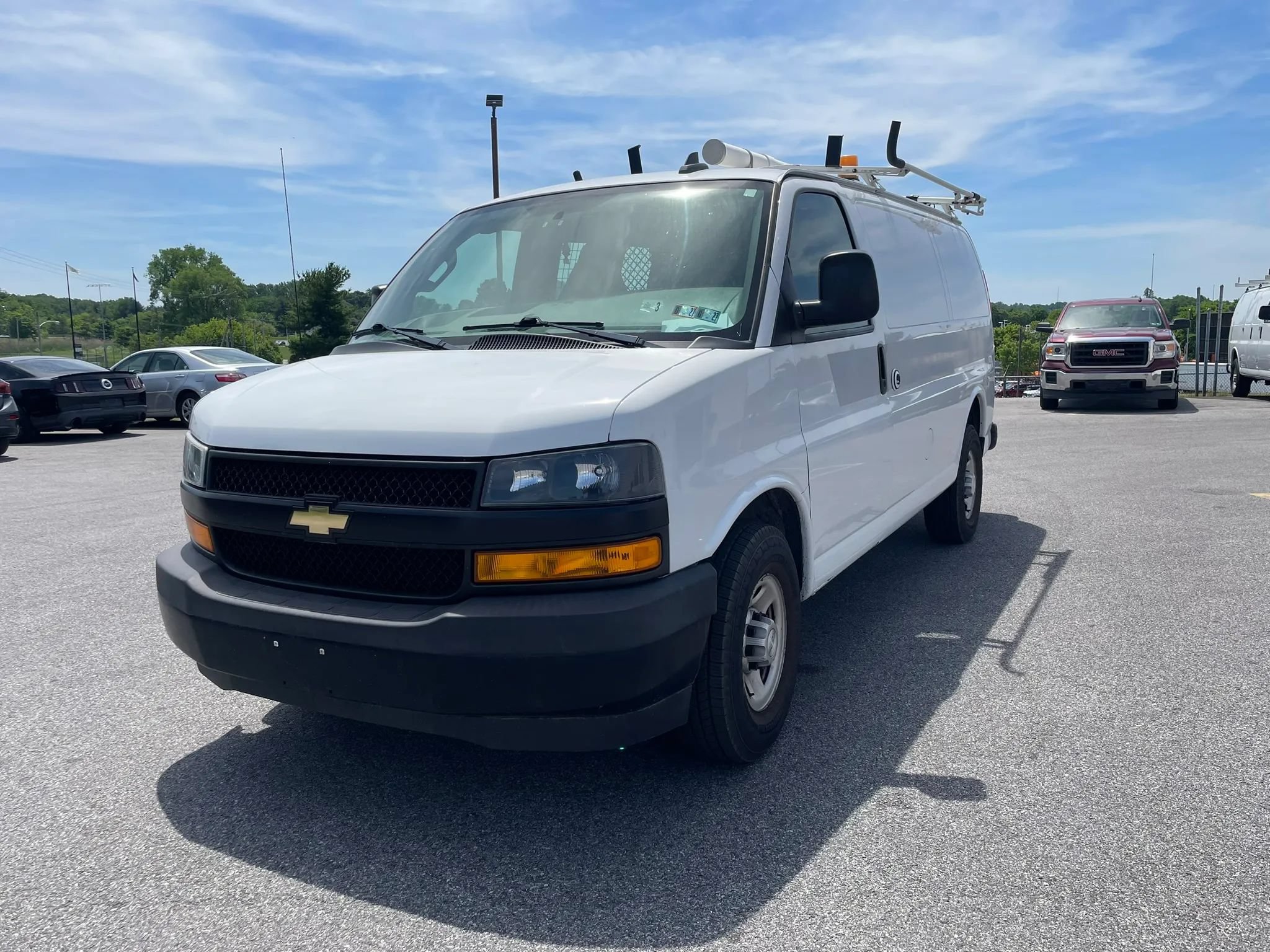 Used 2019 Chevrolet Express 2500 w/ Driver Convenience Package RWD image 4