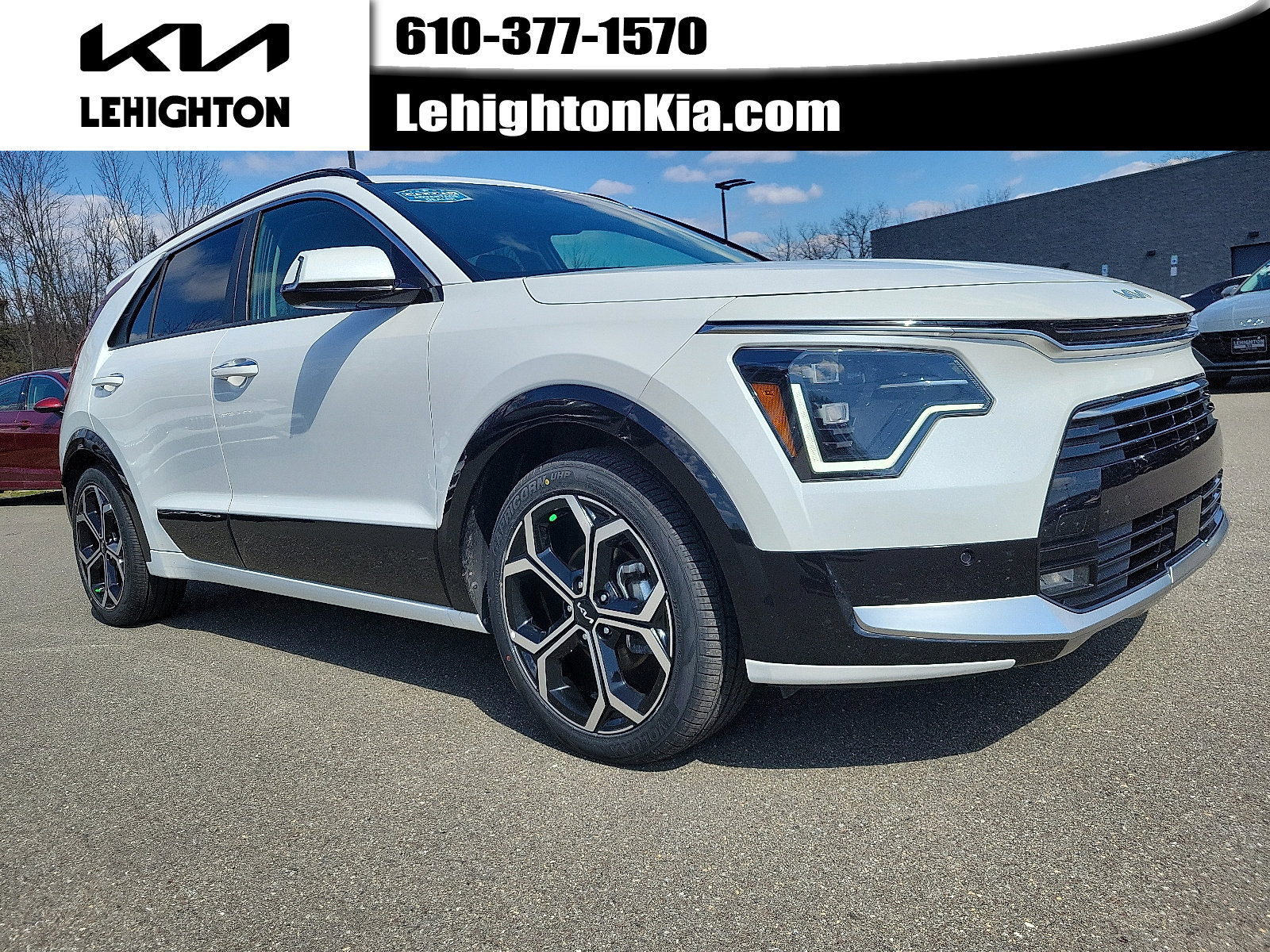 Used 2023 Kia Niro SX Touring image 1