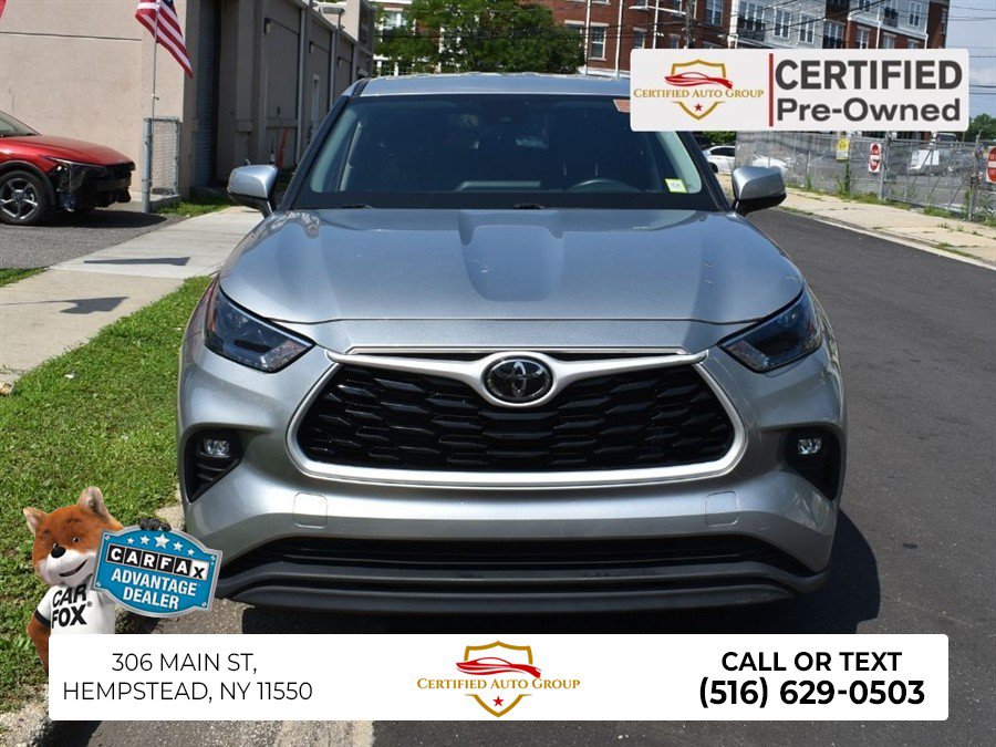 Used 2025 Toyota Highlander LE FWD image 1