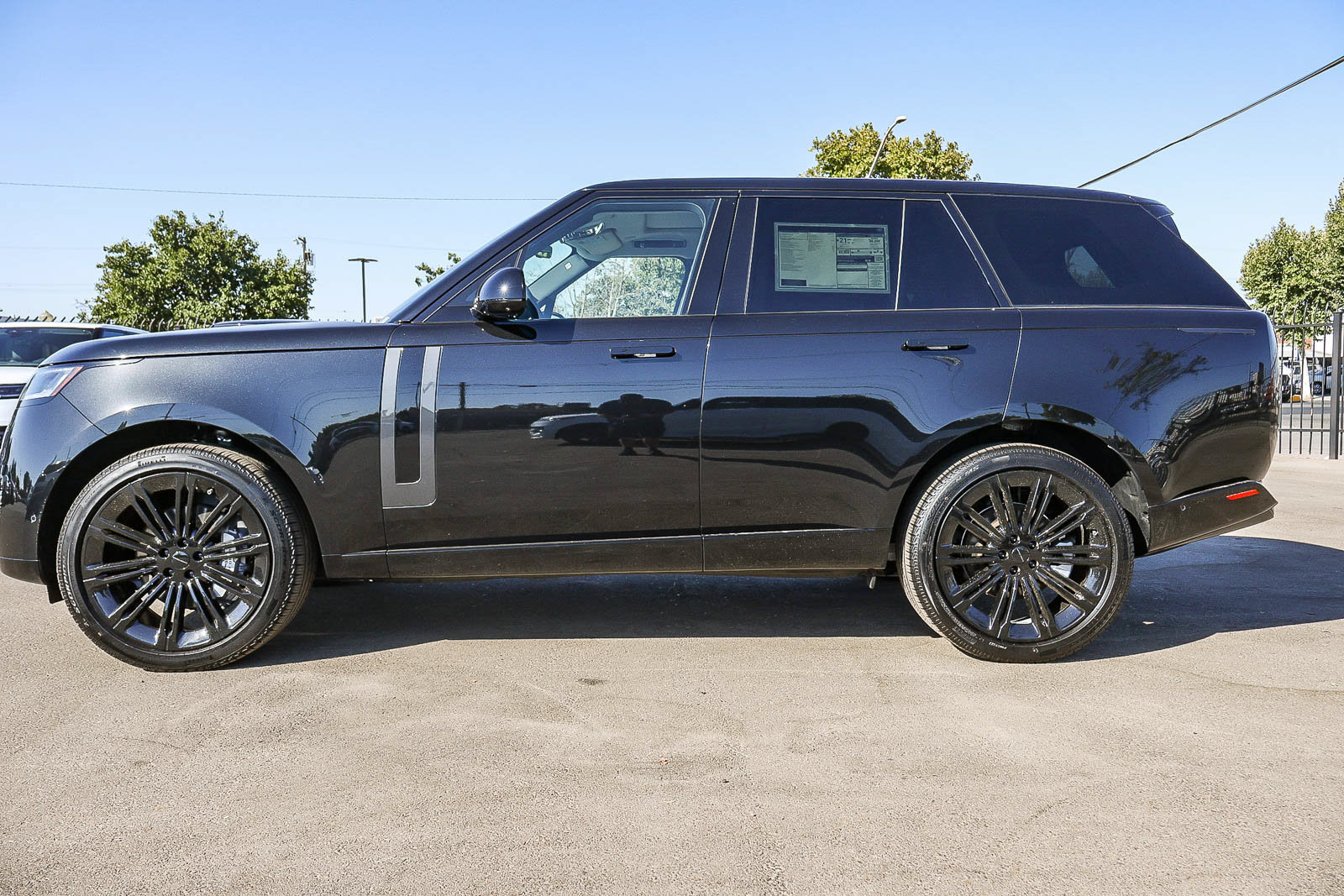 New 2026 Land Rover Range Rover SE AWD/4WD image 7