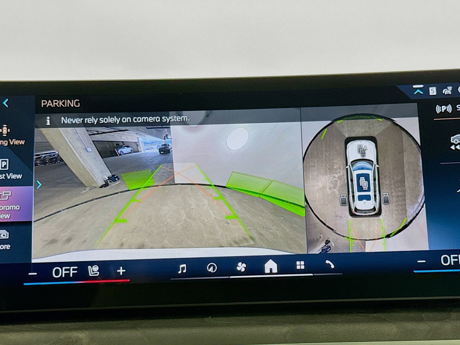 Used 2026 BMW X7 xDrive40i w/ Premium Package image 14