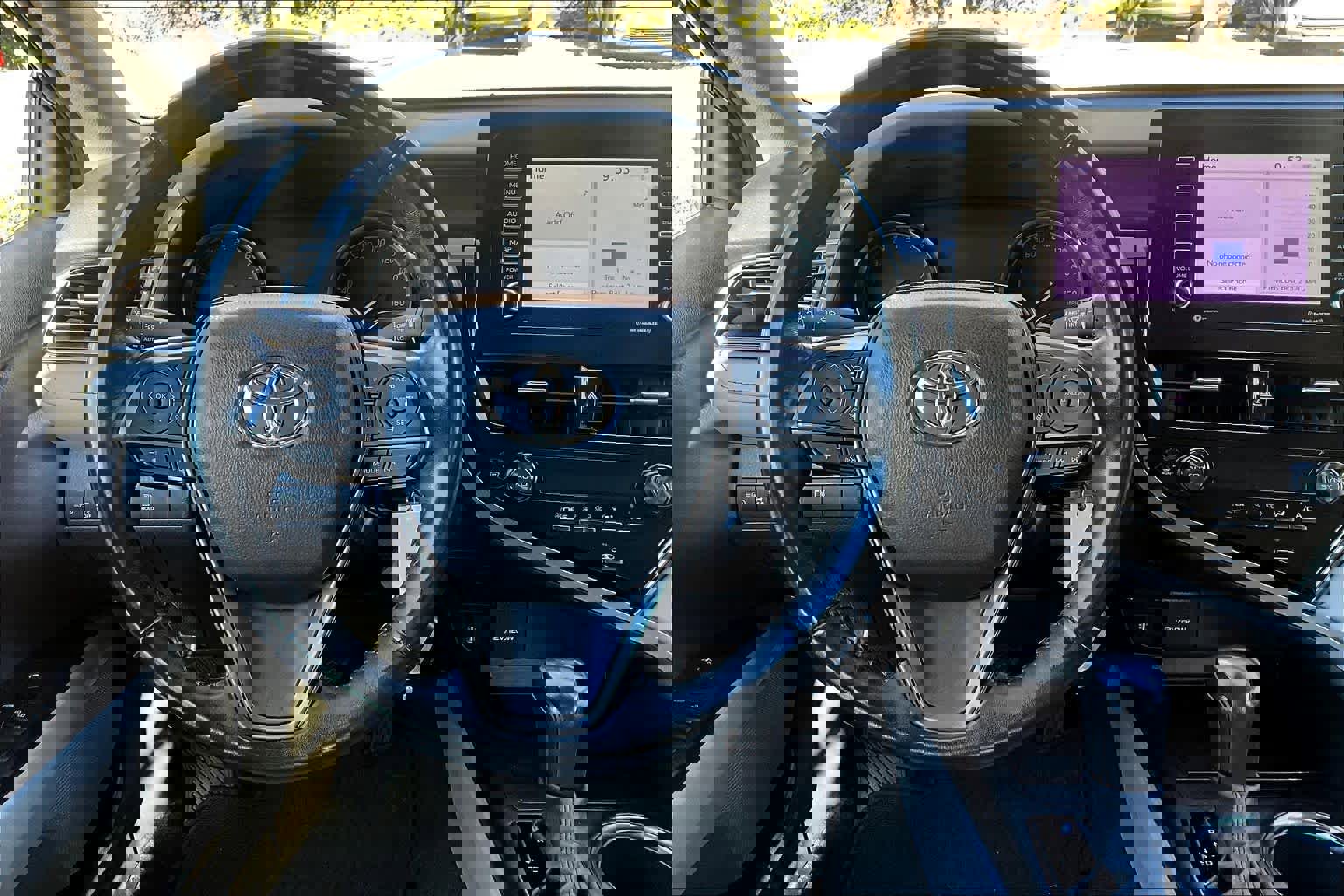 Used 2023 Toyota Camry SE image 5