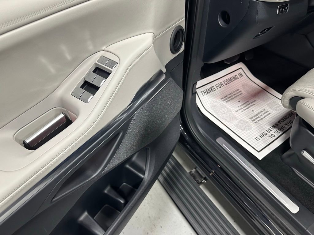 Used 2025 Lincoln Navigator Reserve image 9