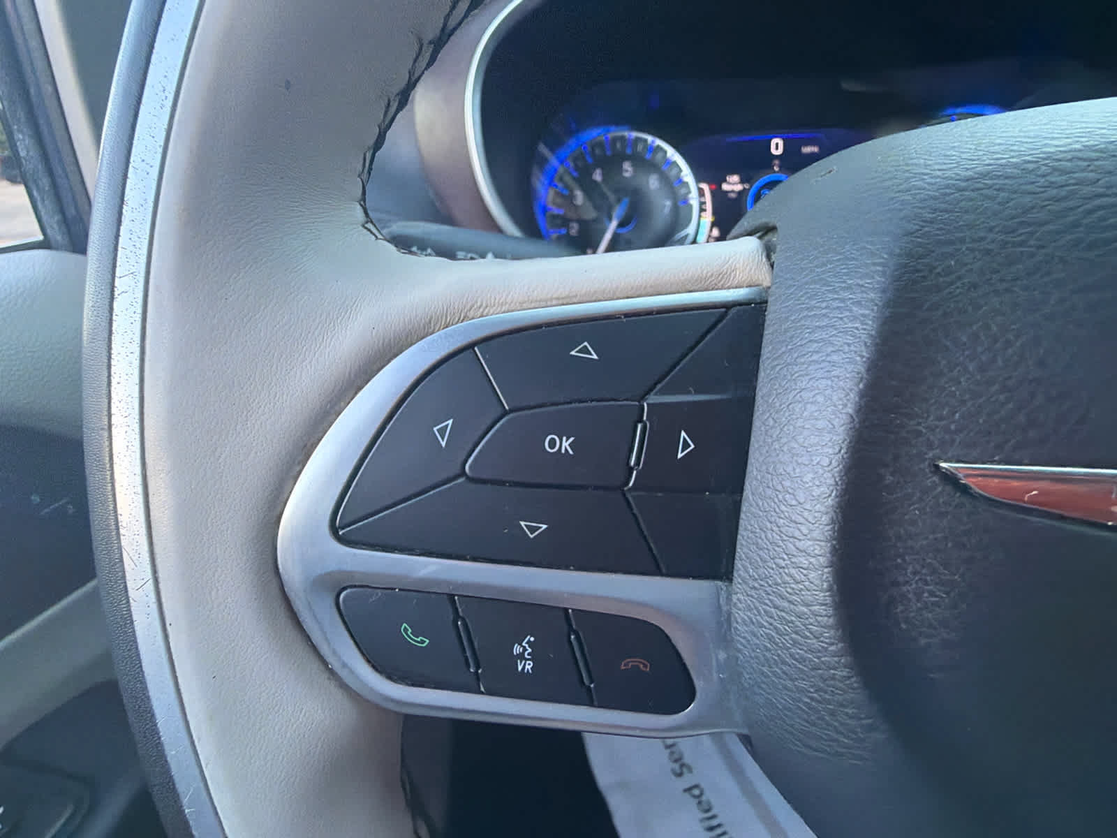 Used 2020 Chrysler Pacifica Limited w/ Advanced Safetytec Group FWD image 22