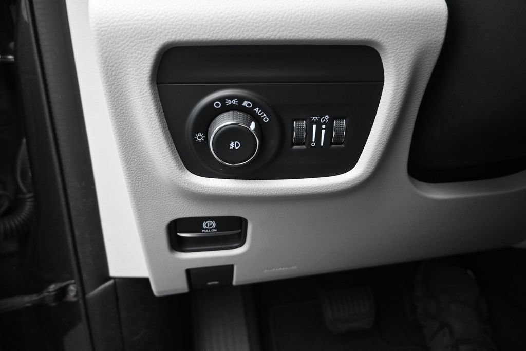 Used 2021 Jeep Grand Cherokee L Overland w/ Luxury Tech Group IV AWD/4WD image 12
