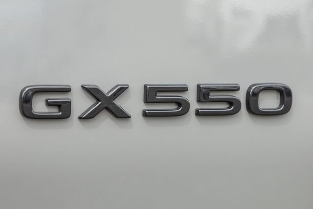 Used 2025 Lexus GX 550 w/ Accessory Package (32) AWD/4WD image 5