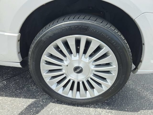 Used 2015 Lincoln Navigator 4WD image 19