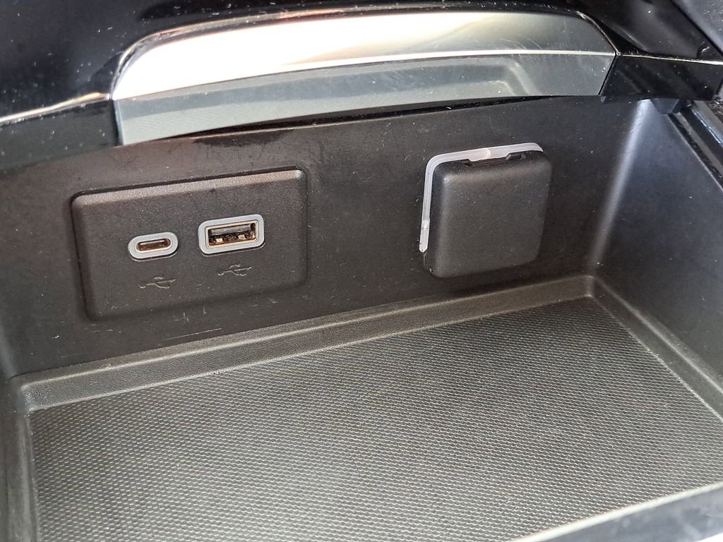 Used 2023 Buick Envision Essence image 25