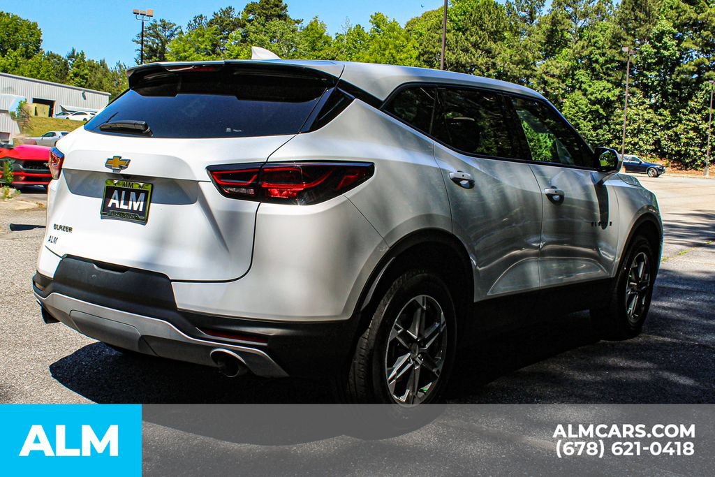 Used 2025 Chevrolet Blazer LT FWD image 6