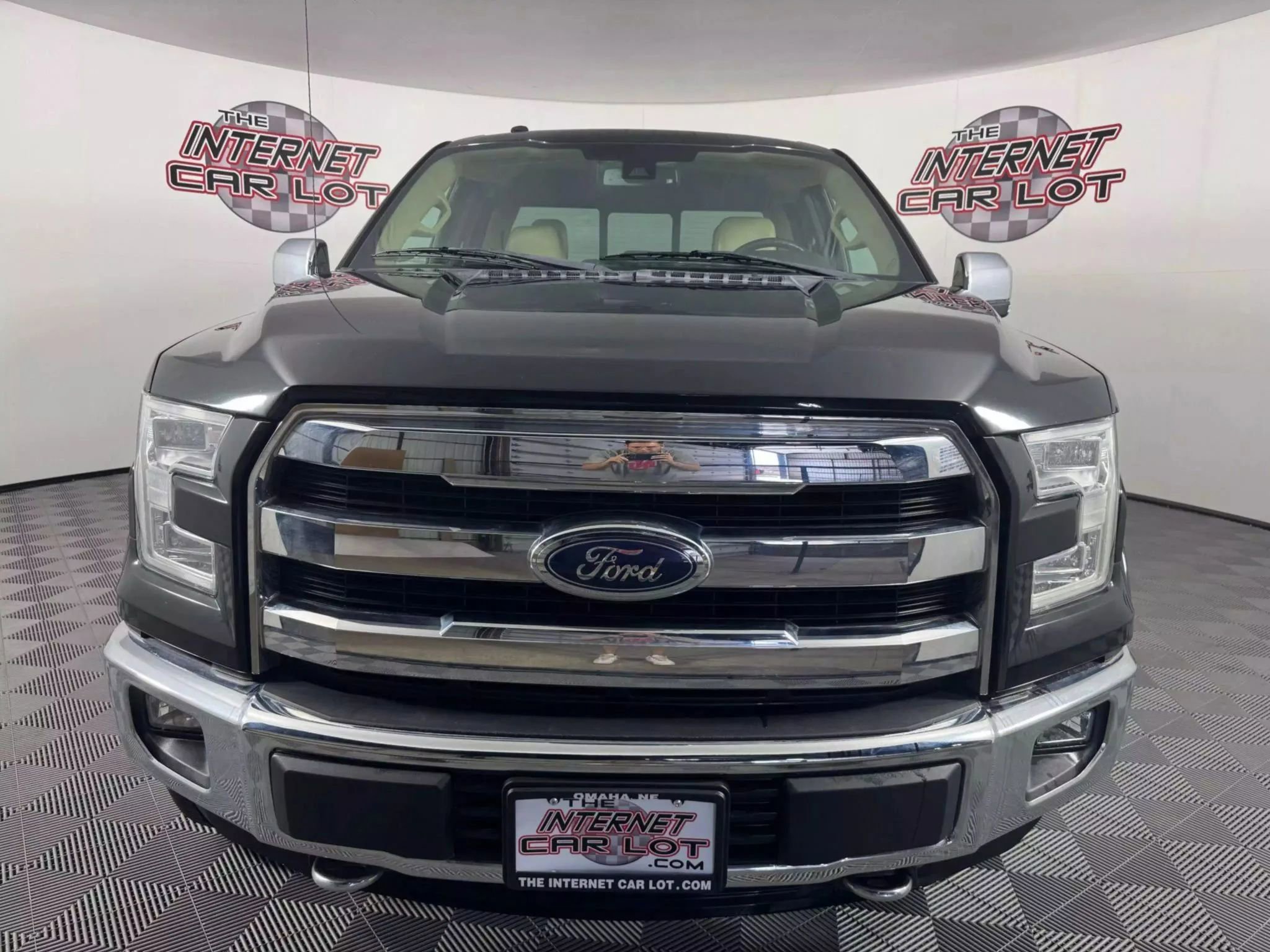 Used 2016 Ford F150 Lariat w/ Equipment Group 502A Luxury AWD/4WD image 2