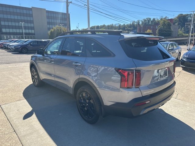 Used 2023 Kia Sorento S w/ Panoramic Sunroof Package image 3