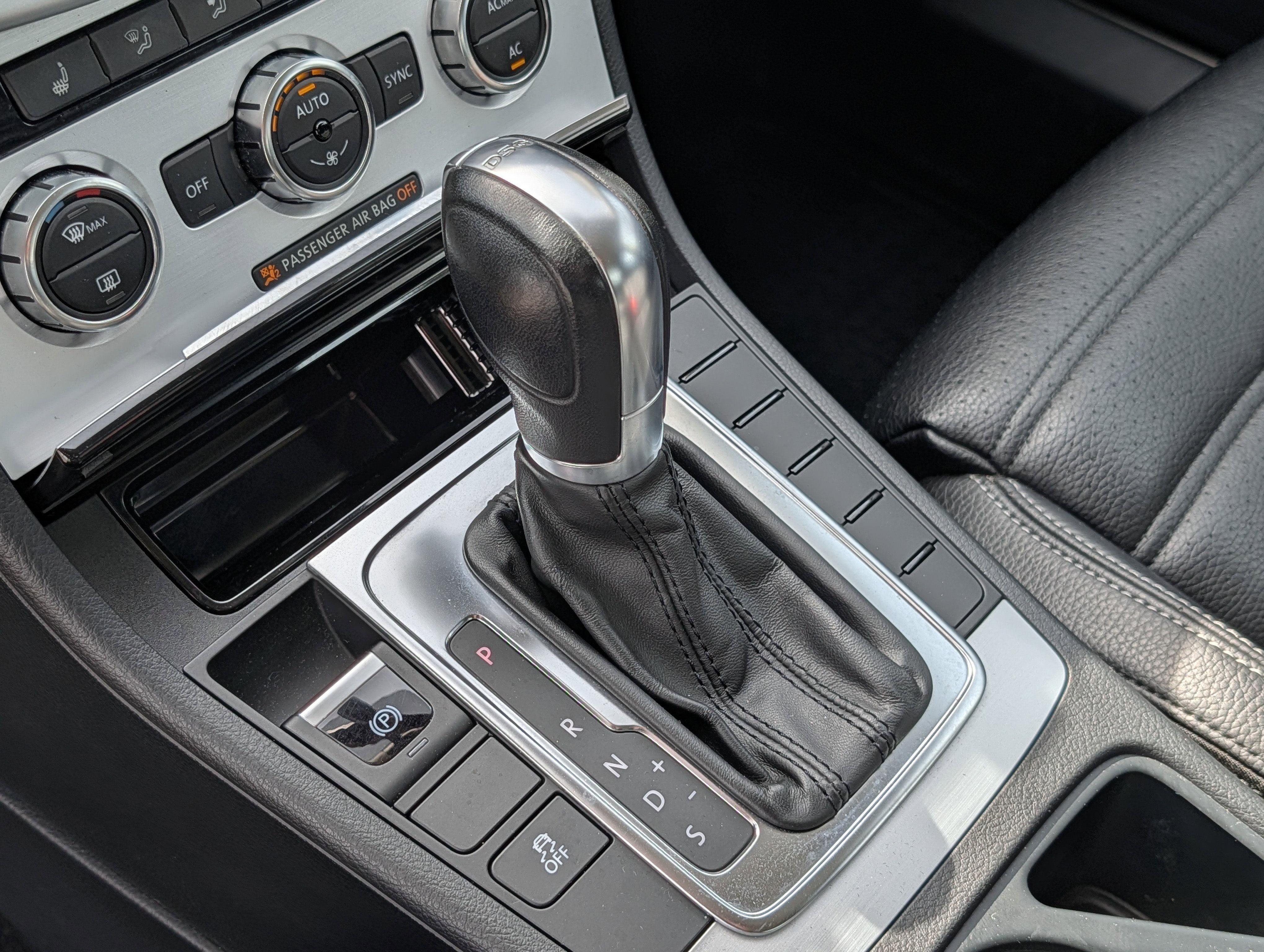 Used 2013 Volkswagen CC Sport image 29