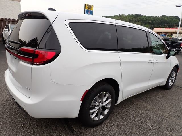 New 2026 Chrysler Pacifica Select image 7