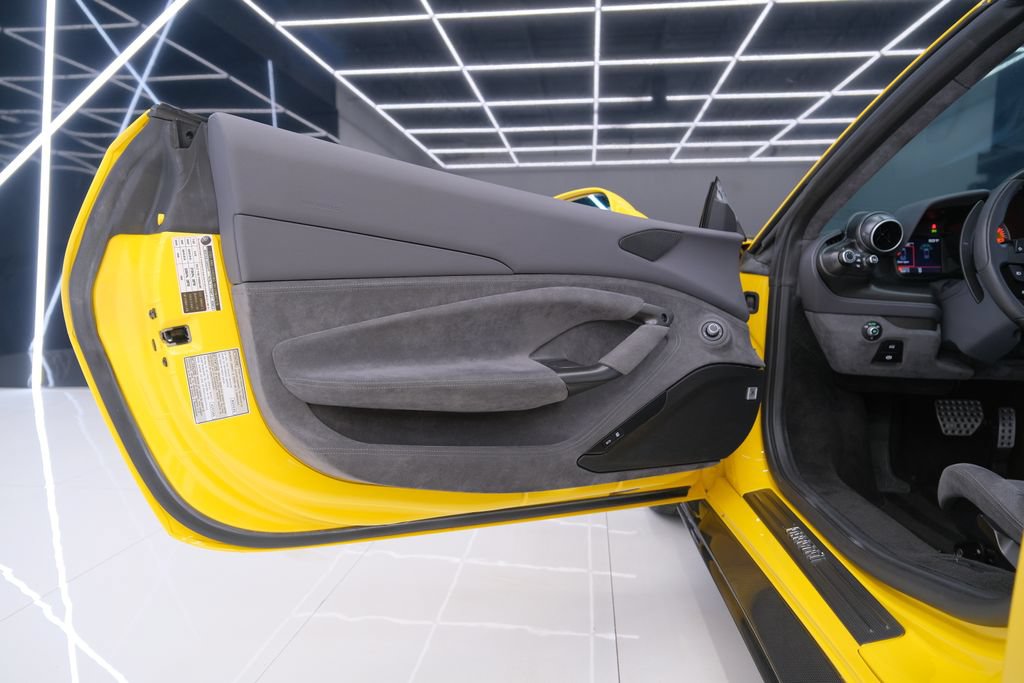 Used 2021 Ferrari F8 Tributo RWD image 50