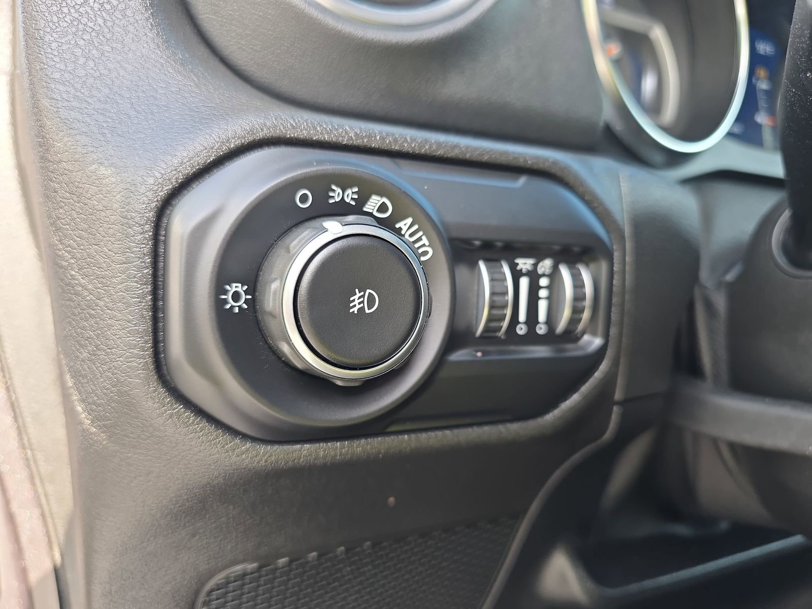 Used 2021 Jeep Wrangler Unlimited Sahara image 25