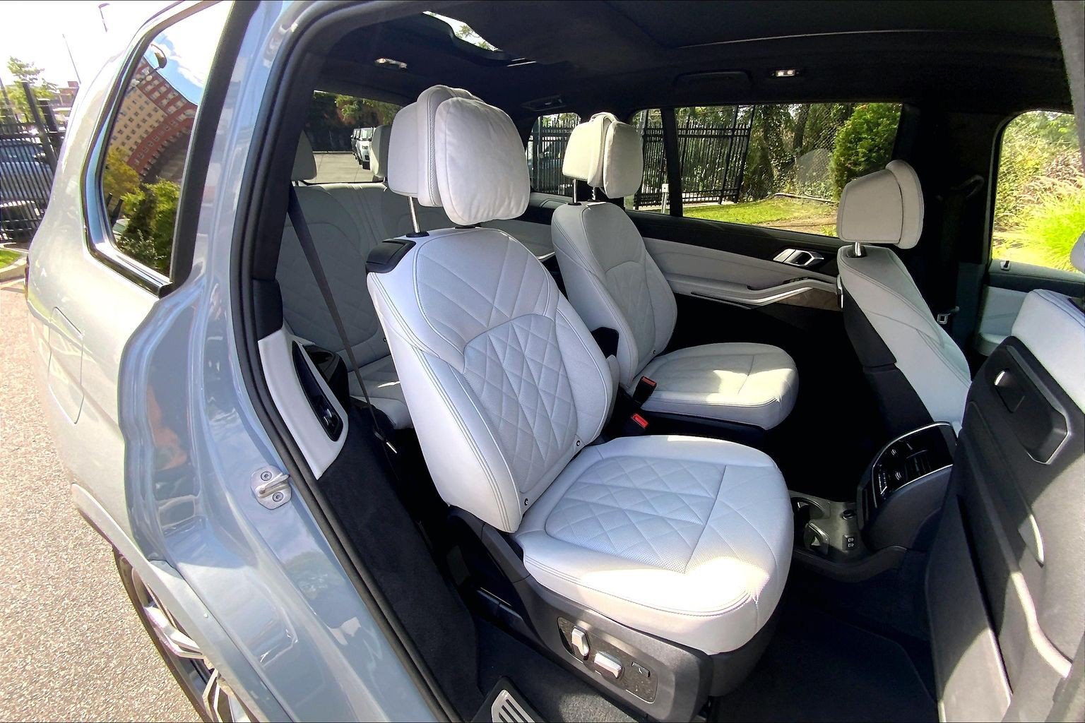Used 2024 BMW X7 xDrive40i w/ Executive Package AWD/4WD image 19